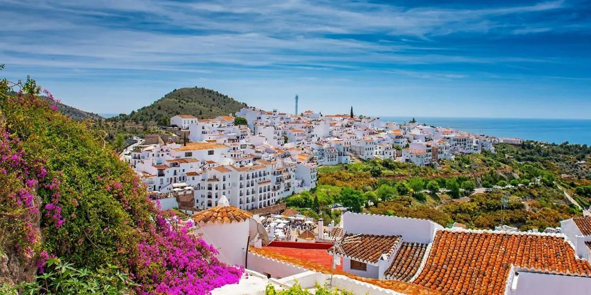 Lovely 2 Bedroomed Apartment With Pool Frigiliana