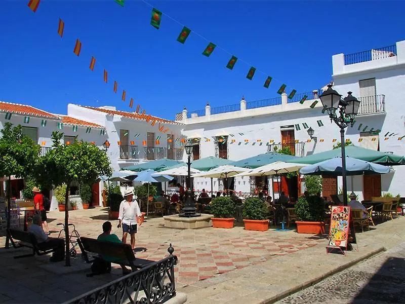Lovely 2 Bedroomed Apartment With Pool Frigiliana